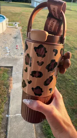 @Sidagar Leaproof tumbler for in the go! #tumblersoftiktok #onthegotumbler #tumblercups #leopardprint 