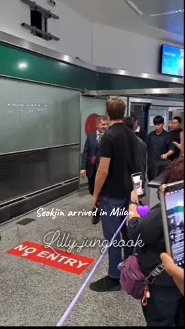 Seokjin arrived in Milan💜 Welcome in Italy💜 #jin #seokjin #bts #fyp #viral 