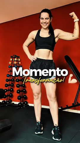 Prazer Ana 💁🏻‍♀️😉💪🏻 Se você me conhece baseado no que eu era um ano atrás, você não me conhece mais.  Minha evolução é constante, permita-me apresentar novamente… . Eu sou uma jovem senhora que está se tornando mulher que sempre sonhou em ser . Me encontro exatamente no meio deste processo e tenho sentido cada vez mais orgulho desta mulher que venho batalhando para ser. Me perdoe por abusar dos clichês em meus discursos, se antes eu os evitava para reafirmar minha singularidade no mundo, hoje eu já recorro aos chavões do cotidiano que se encaixam perfeitamente na nossa vida e me faz ver o quanto somos todos tão capazes de conquistar o que quisermos com muita disciplina. Eu permaneço sendo extremamente curiosa e aberta ao mundo e acredito mesmo que nenhum trauma será capaz de mudar isso em mim.  🐛🌀Eu sempre fui esta metamorfose ambulante e houve uma época em que eu me sentia culpada por isso, acredita?  Fui obrigada a me conter muitas vezes, silenciar , hoje eu vejo a minha força não pelo corpo , mas pelo processo , pela DETERMINAÇÃO, constância, hoje me sinto muito mais capaz de conquistar o que eu quiser, pq eu consigo dominar meu corpo , e quando chegamos a este nível , vou te contar é libertador .🦋 Hoje eu prefiro ser assim e pronto , e nunca mais quero outra vida na minha vida! É essa sou eu , eu ando um pouquinho mudada 😅😉 . Meus sinceros agradecimentos a @dragabireis @franbaratopersonal @lins.dyego.psi  @academiaformathletica @rik.personal  sem vcs eu não teria conseguido.🤌🏻🥹❤️ . #mudançadevida #mudancasdehabitos #gym #motivação #treinocompropósito 