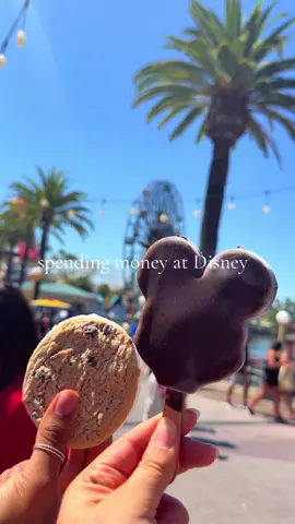 I’m just a girl. 💖 #disney #traveltok #FoodTok #foryoupage ##vacation