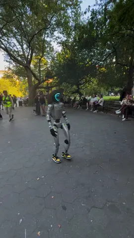 Robot rizz on full display #robot
