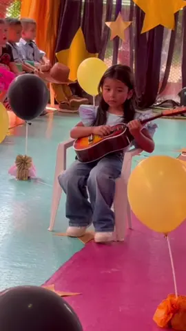Créditos a los papás de esta hermosa niña 🥹❤️ #niñacantandoadupapa #niñacanta #kanygarcia #confieso #confiesoquemehacestantafalta 
