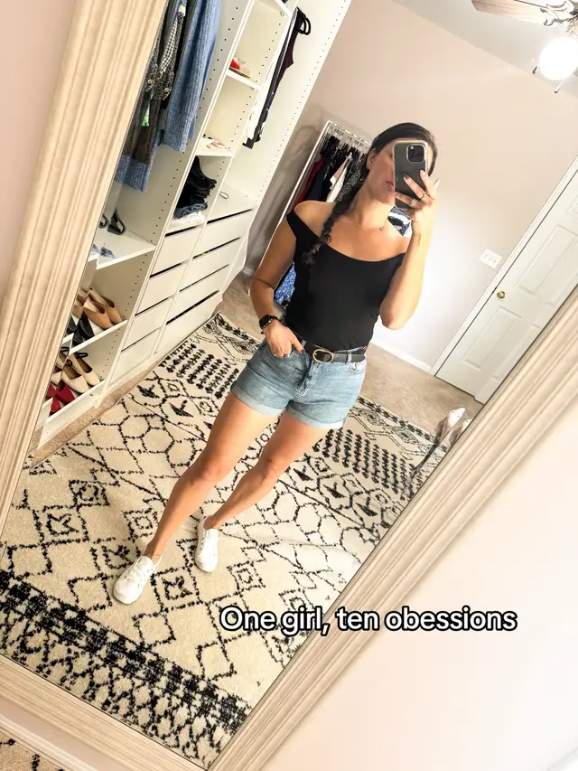 Welcome to my little corner of the internet. Here we talk about clothes, make up, books, travel, food and whatever other random hyper fixations I have at the moment  #myfavorite #aboutme #whoami? #currentobsessions 