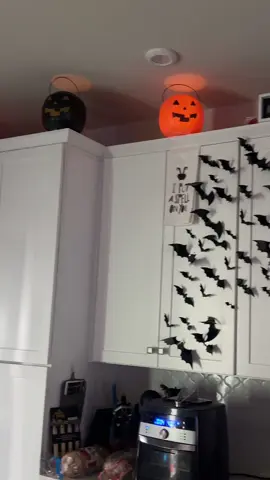 #halloween #kitchen #decor #bats #pumpkins 