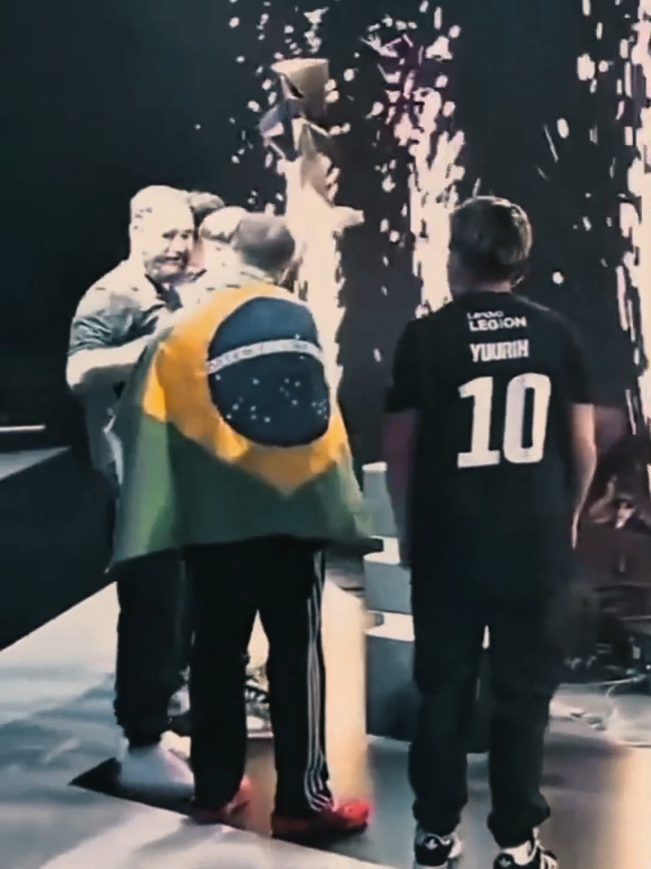 que privilégio viver pra ver o professor levantando esta taça de novo!  #cs2 #furia #fal #fallen 