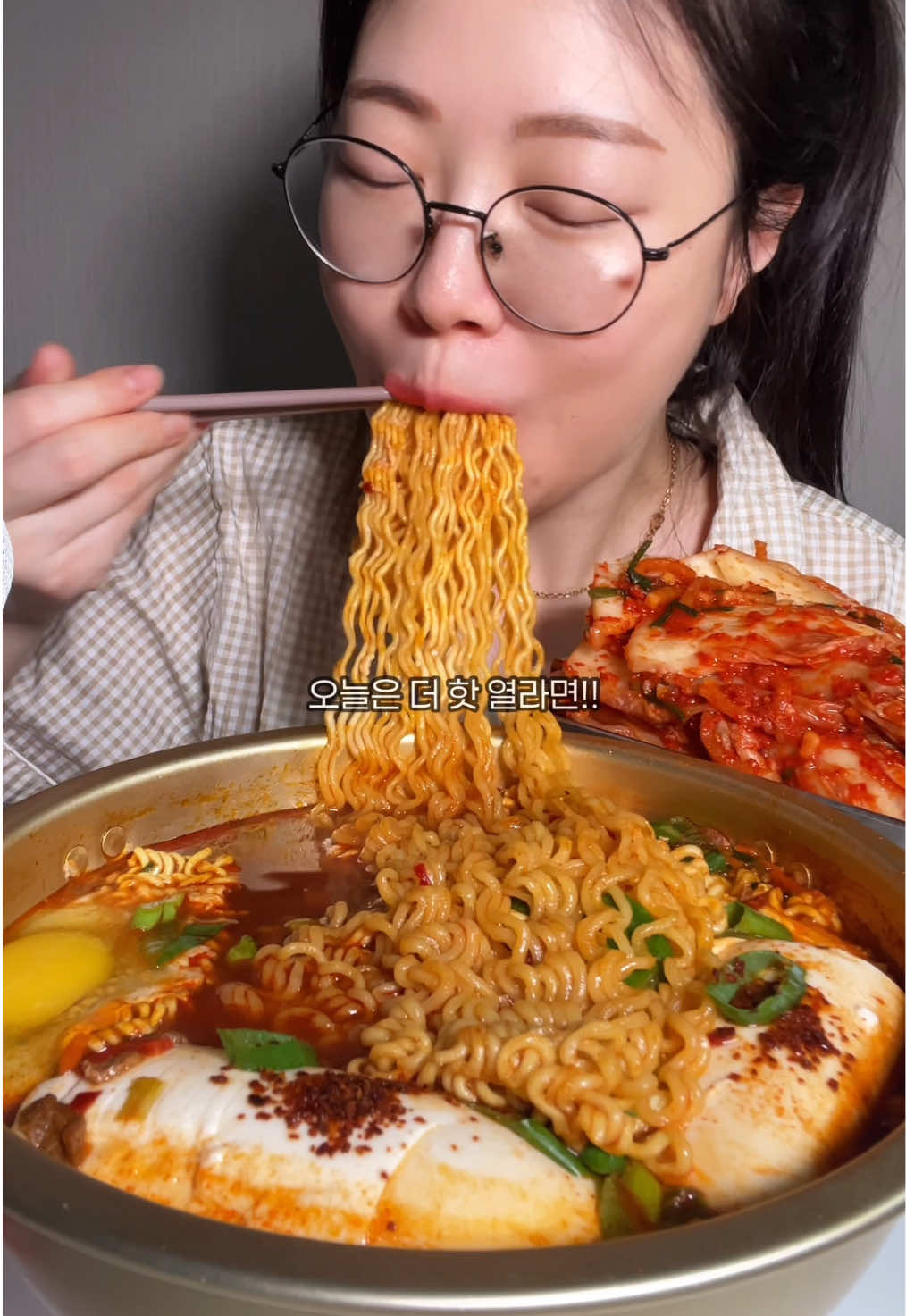 더 핫 열라면 신메뉴라는데 넘넘 마싯자나!! 내 인생라면이다 순두부 열라면은 진짜 믿고 먹는거쟈낭~~~>< . . #더핫열라면 #순두부열라면 #라면먹방 #mukbang #먹방 