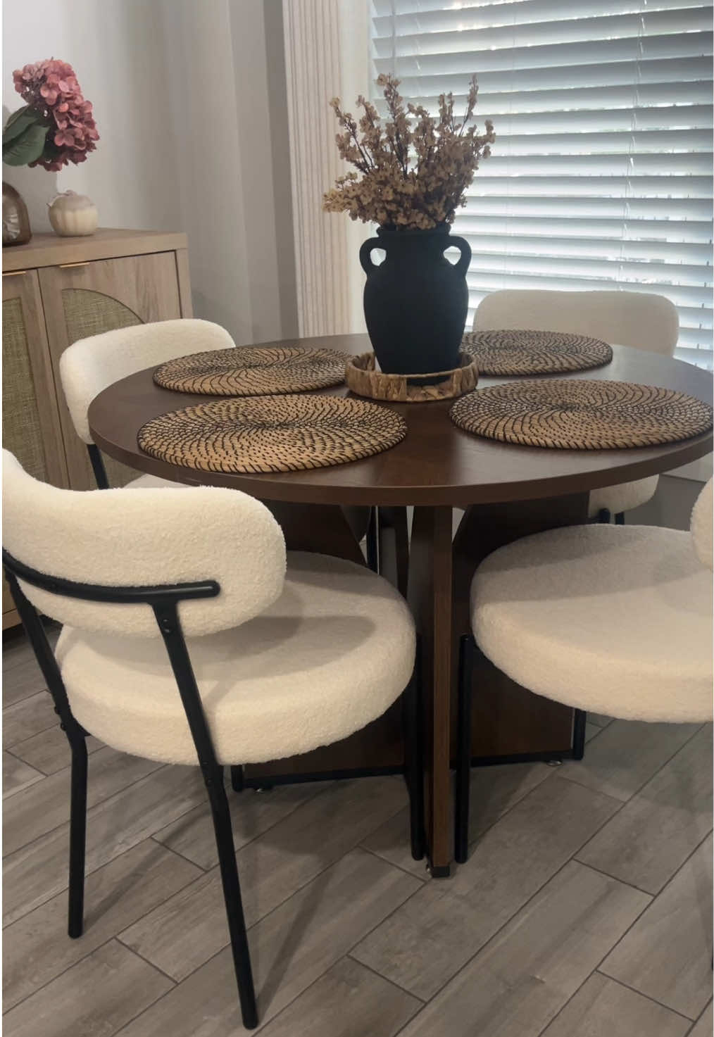Replying to @lazara Santos #dinningroom #chairs #dinningtable #tiktokshop @Sweet Furniture loving mi new chairs for my dinning room  ❤️