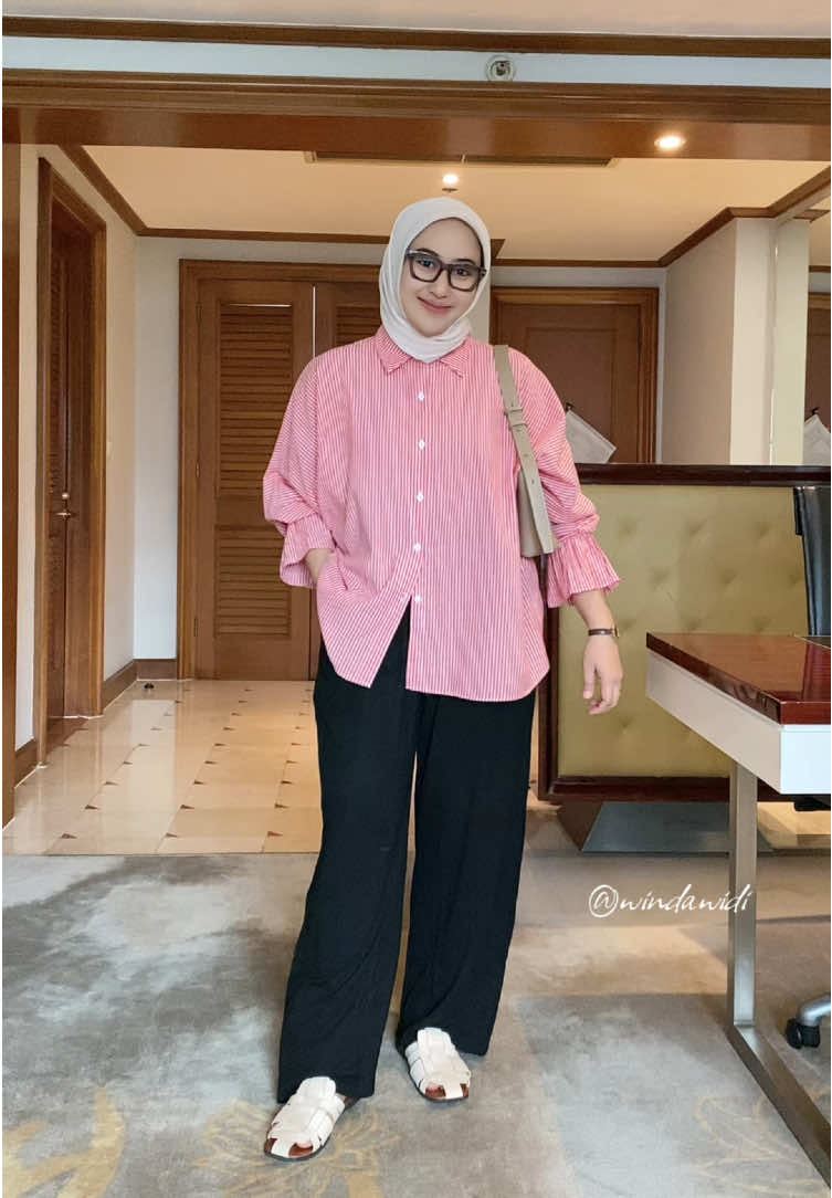 Makin gombrong makin kece, secinta itu sama kemeja oversize 😙