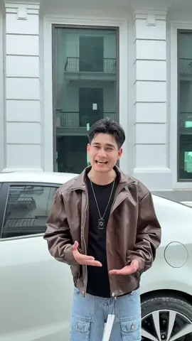 Áo khoác da fom boxy có cả nam và nữ