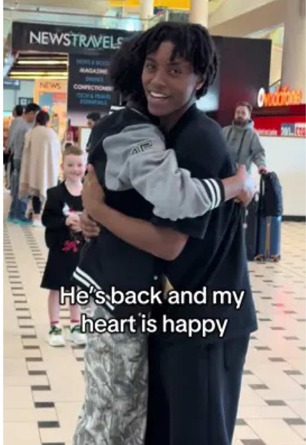 the BEST siblings! they truly make me heart so happy and they’ve saved me in more ways than one!! i love you MK and Berhani!! ❤️🥹 🏷️ - #mekonnenknife #berhaniknife #z4 #dzworldscollidetour @Mk🇪🇹 @hani_b_06 🇪🇹 