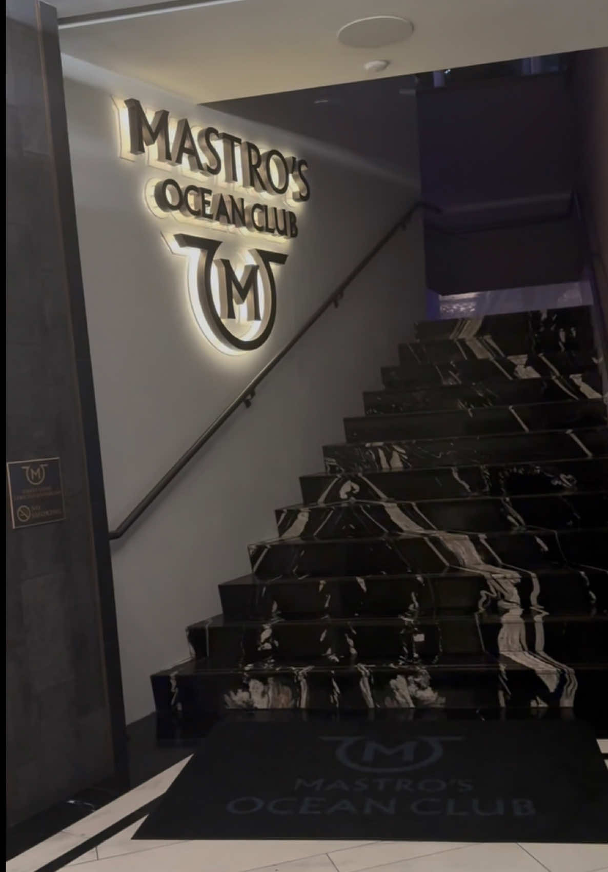 “Probando Mastro’s Ocean Club: ¿lujo o decepción?”✨ #overpriced #downtownmiami #miaminights #luxurydining  #miamieats 