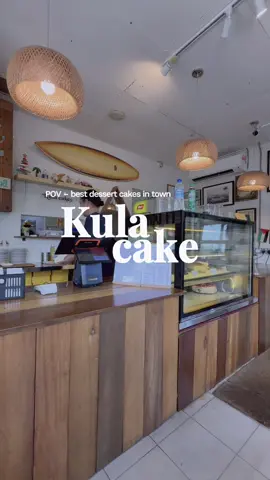 📍Kula Cakes, Kuantan. A balanced diet is having cake in both hands. Mango Cakes dia sedap ❤️