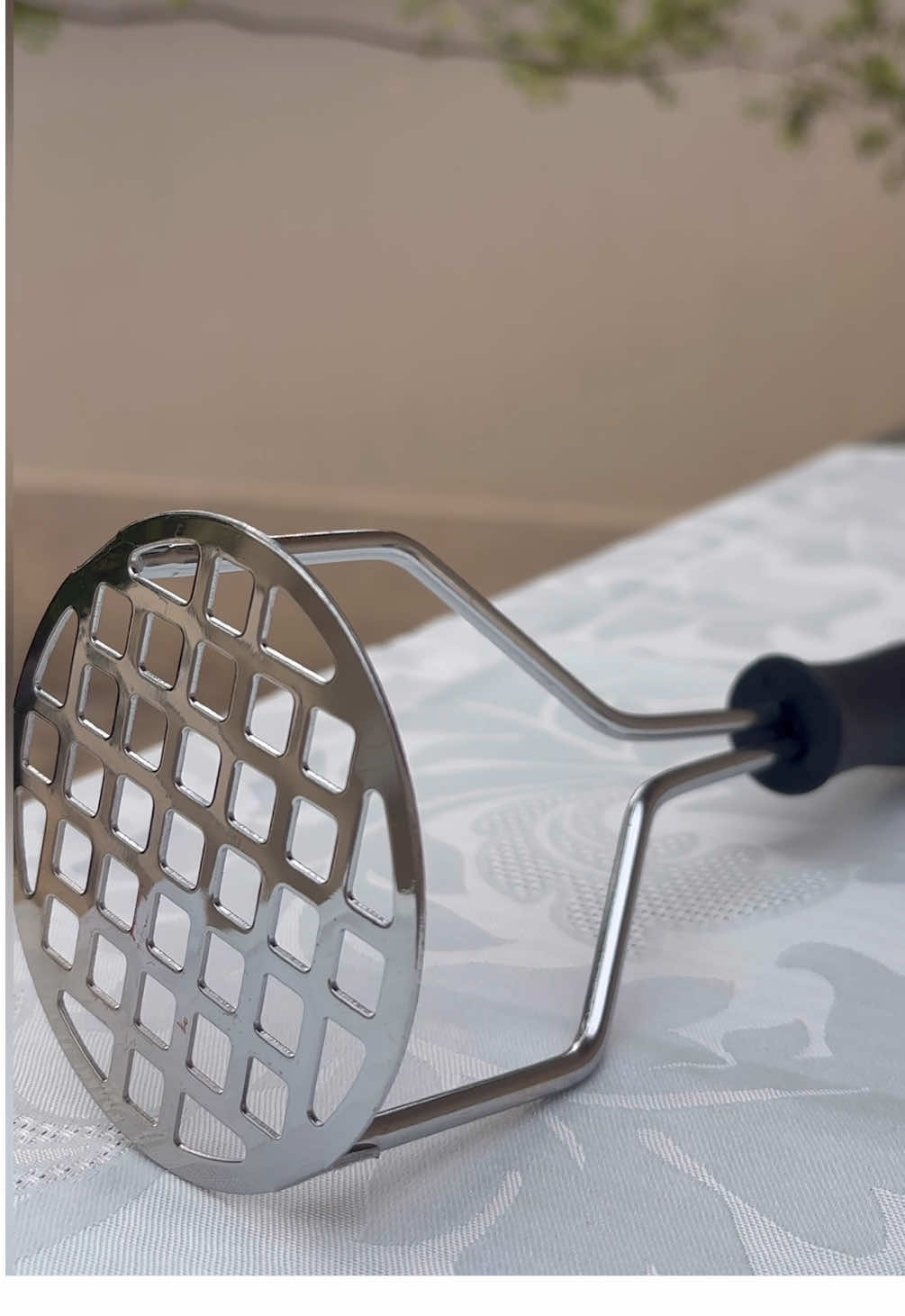 ✨ Amassador de batatas e legumes em inox! 🌟 Resistente, prático e ideal para preparar purês cremosos e receitas deliciosas. 👉 Já disponível no TikTok Shop – garanta o seu agora mesmo! #tiktokshop #amassadordebatatas #amassadordelegumes #inox 