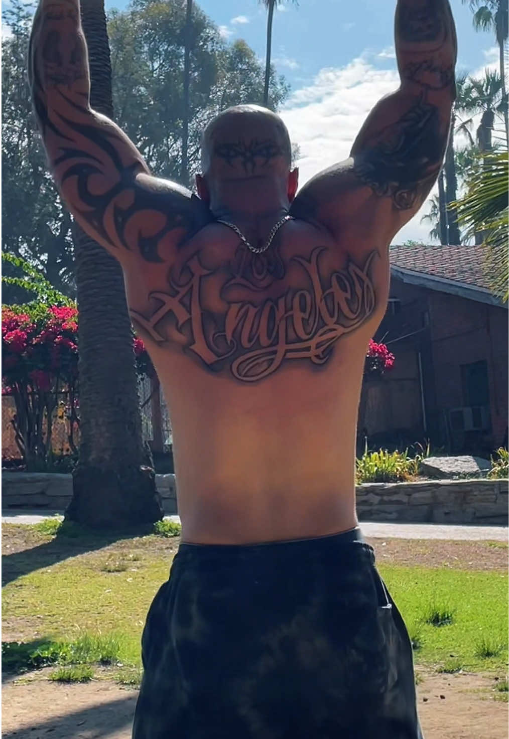 Never let someone else’s bad opinions of you slow you down! Remember, hate only comes from the bottom, nobody doing better than you is hating on you. Give them a show and keep moving forward! #motivation #workout #fyp #losangeles #california