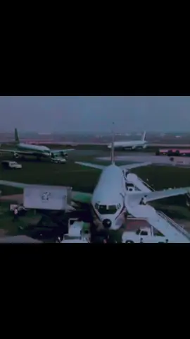 Start Monday morning with coffee❌ Start it with the first generation jets in JFK ✅ #jetliner #aviation #planes #Boeing707 ##dc8