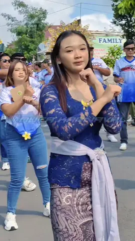 kebaya cantik #karnavalbendosari #karnavalbendosarikademangan #soundhoregjawatimur #soundhoregkarnaval #goyangkarnaval 