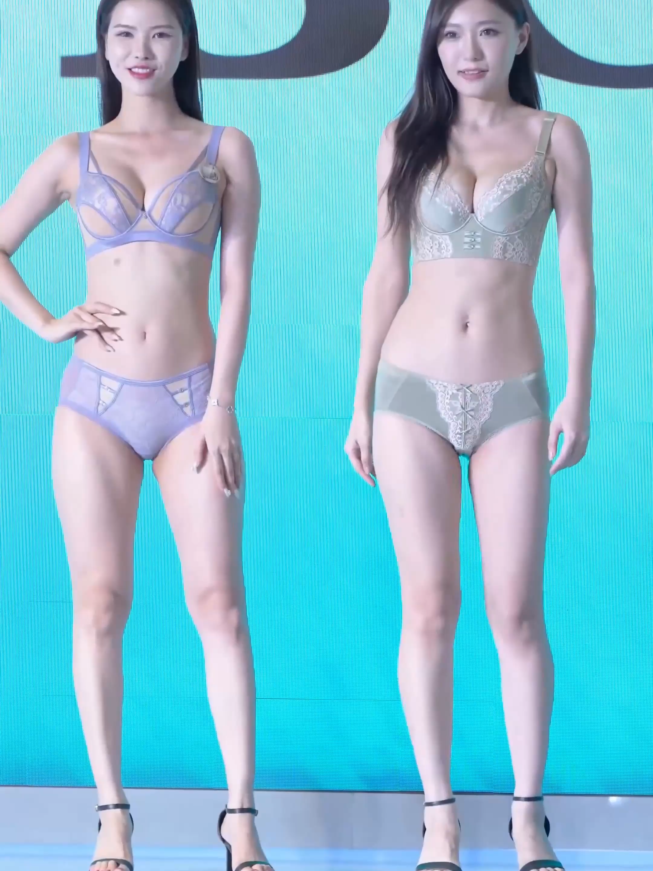 340#4K #catwalkmodel #fashion #beautifulgirl #models #Runway #modelswalk #underwear #内衣 #走秀 #runwaymodels