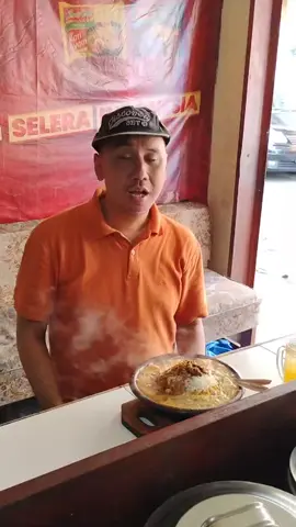 orang buta makan Indomie Galunggung topping lengkap! maaf suaranya nggak jelas karena saya aktifin noise canceling malah suaranya jadi jelek  hehehe. ya pokoknya dilihat aja deh guys!