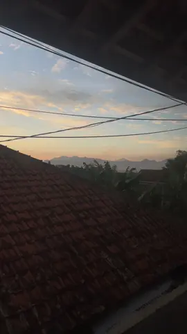 jam 5.46 🫶🏻 #view #jendela #rumah #aesthetic #aesthetics 