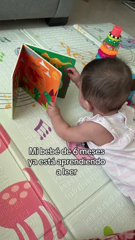 Mi bebé de 6 meses nada de estar perdiendo el tiempo #humor 