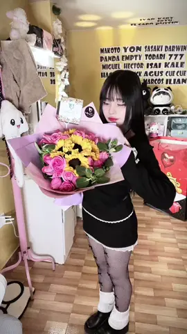 Jiji 🥹🥹 gracias por mis flores amarillas 🫶🏻 los tkm 👻💕 Aña @🐭🦊777 Aña D'Eider😺🦴 @〤「ʑą℘ɧƙıɛƖ」〤 @🎴𝓙𝓸𝓻𝓰𝓮𝓛𝓾𝓲𝓼달🌒😺 @🦊Todariño달🦊🇧🇷🐭🐝  🤩🤩🤩🤩🤩🤩🤩🤩😭