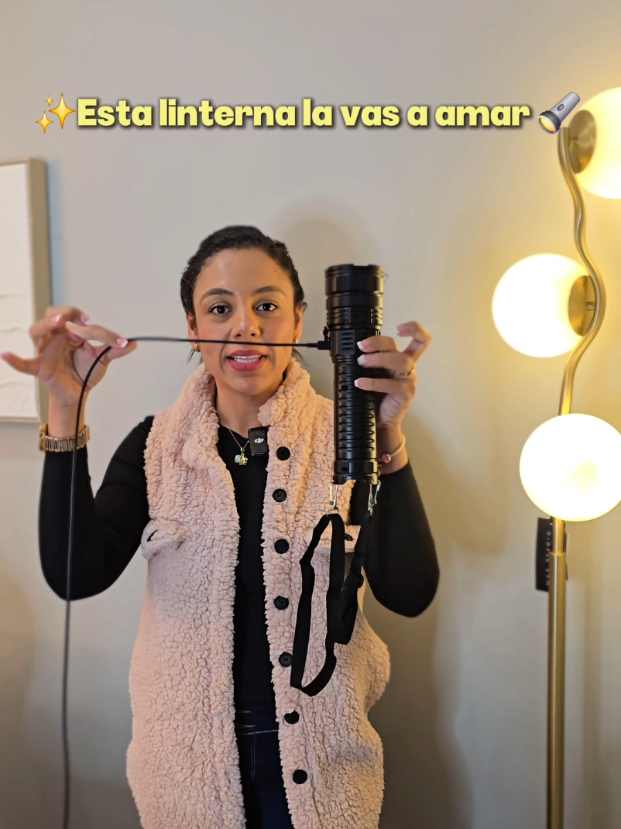 Replying to @luceroramirez251 esta linterna se carga con el cargador del celular  . . . #flashlight #linterna #winter 