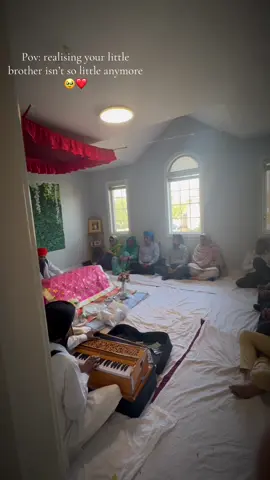 A proud moment for our family, a timeless tradition for our faith. 💛👑 #fyp #punjabi #sikh #dastarbandi 