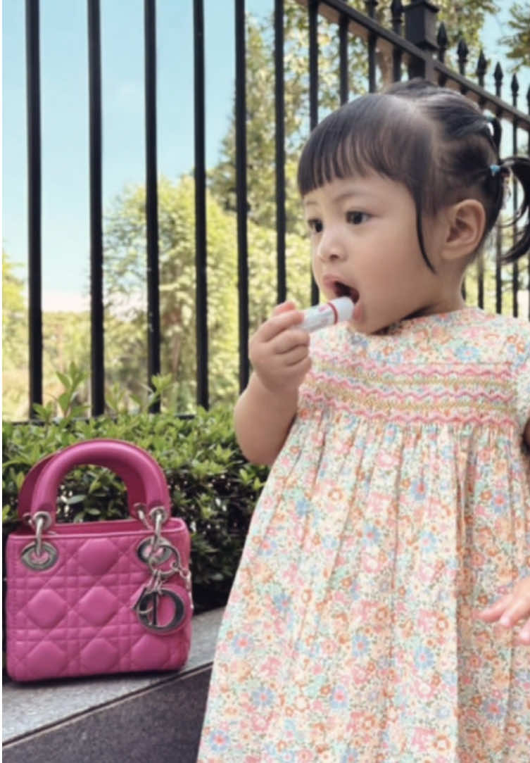 masyallah princess udh besar tas nya udah dior😭😍🤏🏻 #ranaimamalikaraudiaandara #lily #raffinagita1717 #ransentertaiment #CapCut 