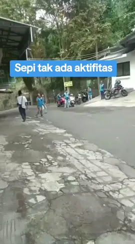 Sepi tak ada aktifitas selain para driver ojek muria yg kini bermain bola sambil menunggu pengunjung datang. #anaklanang #sunanmuria #fyp #walisongo #wisatareligi 