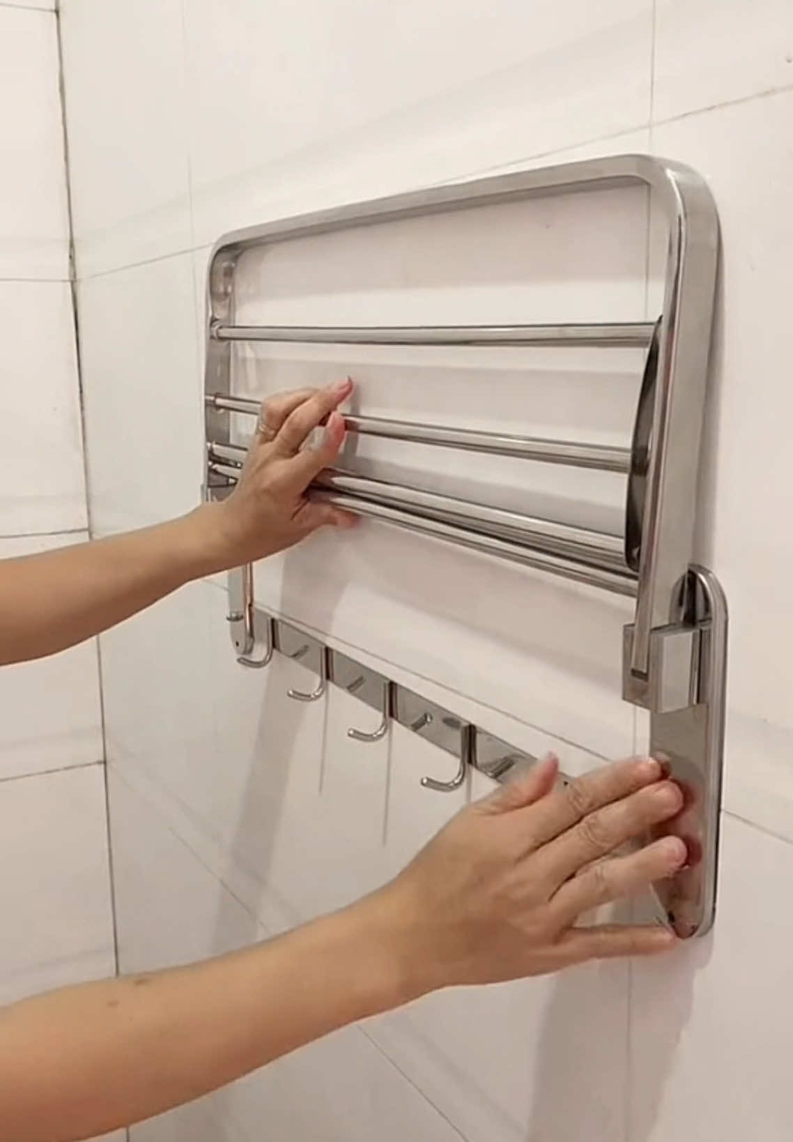 Giá treo khăn nhà tắm gấp gọn sát tường tiết kiệm không gian #giatreo #giatreokhantam #giatreokhan #giatreodanang #thietbinhatam 