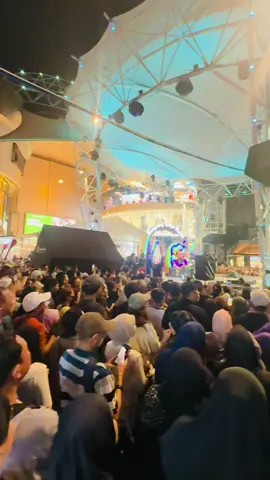 kasih tak sampai - padi reborn #konser #padireborn #mkglapiazza #fyppppppppppppppppppppppp #fypage 