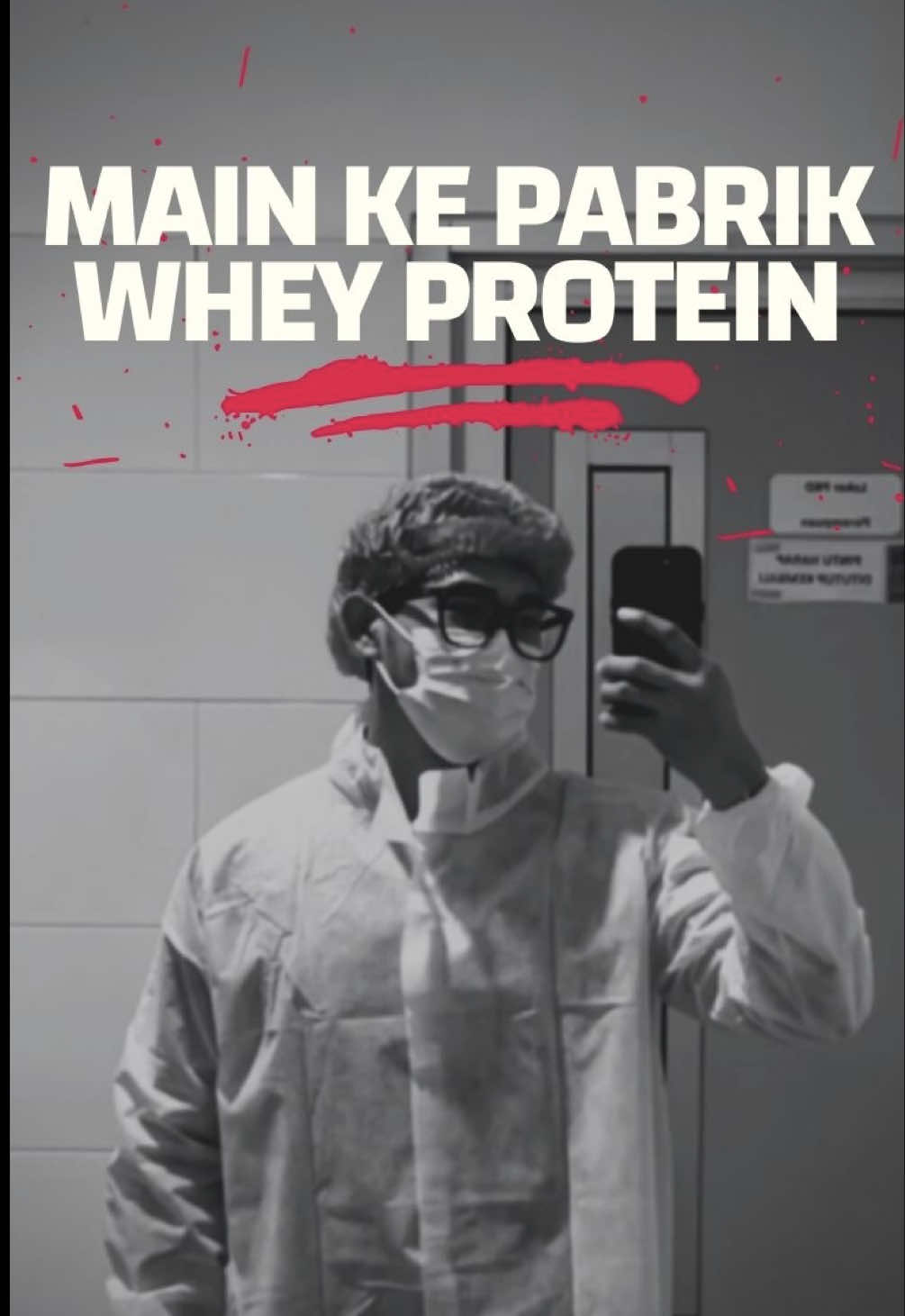 Pernah kepikiran nggak gimana whey protein yang tiap hari kalian minum itu diproduksi? Gue akhirnya dapet kesempatan buat visit langsung ke facility Nutrifood, tempat @L-Men Official diproduksi, dan jujur ini pengalaman yang beda banget dari ekspektasi gue. Ternyata proses produksi whey protein itu super ketat. Mulai dari pemilihan bahan baku, yang sebagian besar disupply dari Arla—perusahaan susu asal Denmark yang dikenal jadi salah satu supplier whey terbesar di dunia. Dari sini aja udah keliatan seriusnya standar mereka dalam menjaga kualitas. Begitu masuk ke production area, semua orang wajib pakai APD lengkap. Gue baru sadar, ternyata standar kebersihan dan sterilisasi di industri whey protein itu nggak main-main. Sistem smart manufacturing yang mereka pake bikin setiap tahap terkontrol, dari raw material masuk sampai produk jadi siap distribusi. Yang nggak kalah menarik, gue juga liat sendiri packaging area dan warehouse @Nutrimart Official Store. Hal-hal yang kelihatannya sederhana kayak cara produk dikemas atau disimpan, ternyata punya peran besar buat jaga kualitas sebelum sampai ke tangan konsumen. Sesi terakhir gue habisin bareng tim R&D, dan di situ gue belajar banyak. Setiap formula whey protein L-Men itu dikembangin lewat riset ilmiah, clinical trial, sampai kolaborasi sama profesor dan dokter. Data-data ini bahkan dipublish di jurnal internasional, artinya apa yang kita minum itu memang ada dasar ilmiahnya, bukan sekadar klaim. Buat gue pribadi, visit ini bukan cuma soal ngeliat mesin dan pabrik, tapi lebih ke belajar gimana nutrisi yang kita konsumsi sehari-hari dipastikan aman, halal, dan sesuai standar internasional. Insight kayak gini yang bikin gue makin yakin pentingnya edukasi soal lifestyle sehat. #LMenGoesToFactory #LMenCreatorCrew #LCCBatch3