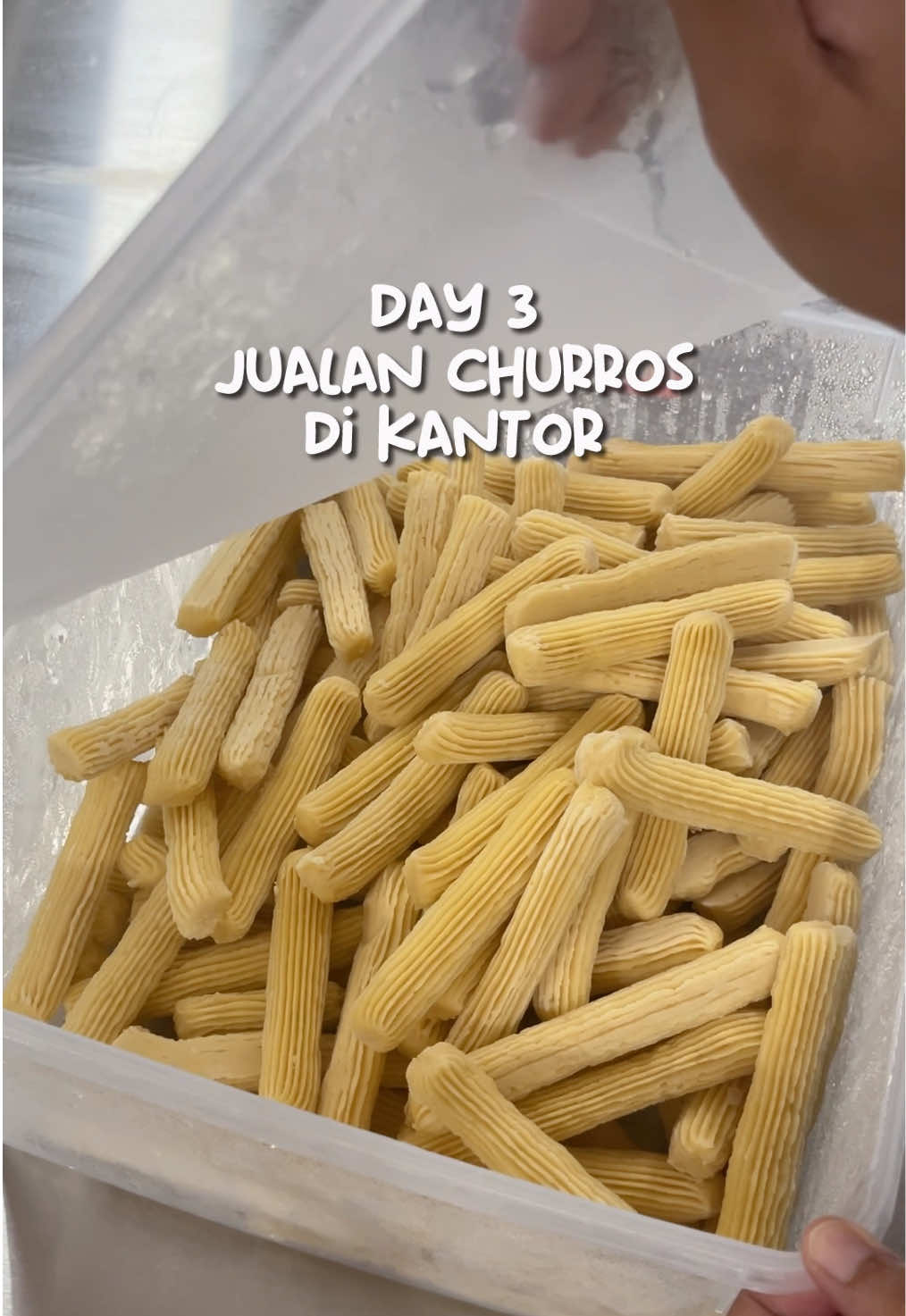 Day 3 | Jualan Churros di Kantor. Semoga habis yaa🫶🏻✨ #kulinermakassar #churrosmakassar #churros #makassar 