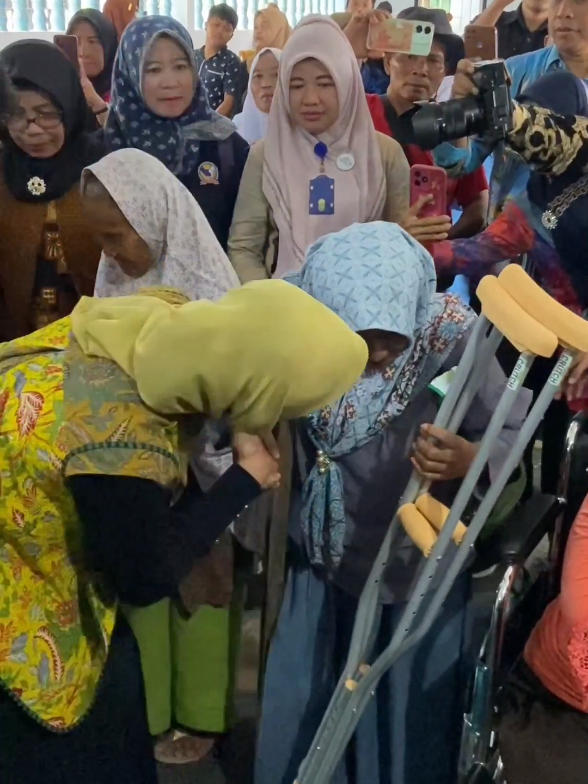 Lebih dari 2% penduduk Lampung adalah penyandang disabilitas. Melalui Yansos Jejama, Pemprov Lampung pastikan hak dan akses mereka terpenuhi: kesehatan, pendidikan, pekerjaan, hingga pemberdayaan sosial. #LampungInklusif #YansosJejama #KeadilanSosial #LampungMaju 
