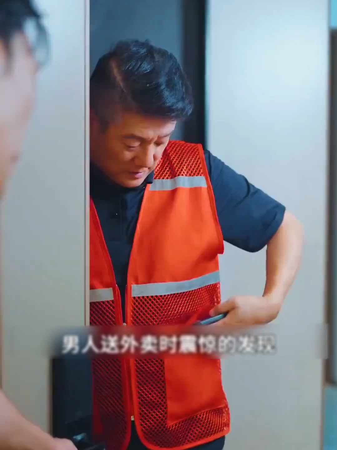Khi người đàn ông đang giao đồ ăn thì kinh ngạc phát hiện ra người mở cửa lại là bạn trai của con gái mmình...... #reviewfilm  #fiml  #review  #xuhuongtiktok