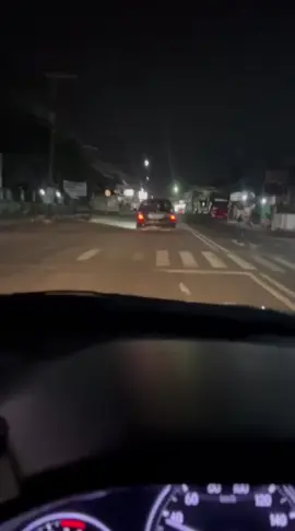 Kejadian Tadi Malam Di Timur Kantor Kab Blitar ..Sebuah Mobil Menabrak Mobil Yang hendak Ganti Ban.dan Nahasnya Mobil tidak berhenti namun melajukan kendaraannya hingga akhirnya warga mengejar dan dapat di lumpuhkan di depan pasar tlogo blitar ..Dalam insiden ini satu orang meninggal dunia Selalu Hati Hati video Kiriman Dari Warga disclaimer: Mohon Maaf bila tidak nyaman untuk di tonton hanya sebagai edukasi