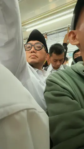 Senin yang padat. Tapi harus tetap semangat. Jangan lupa makan ketupat. Supaya tubuh berotot lagi padat. 😃😃🙏🙏