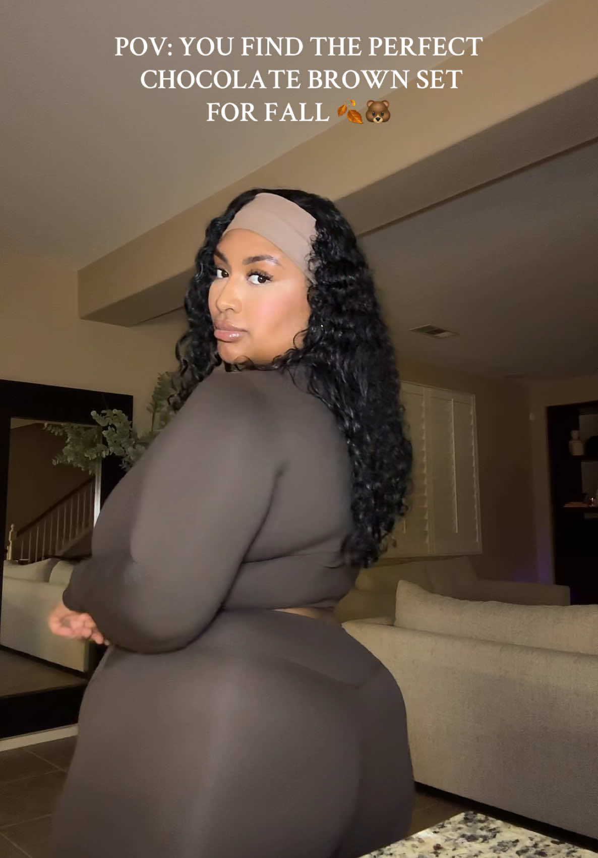 And it makes your body look so snatched 🤎🤏🏽 😮‍💨  #foryoupage #fallfashion #2pieceset #tiktokshopfinds #plussize 