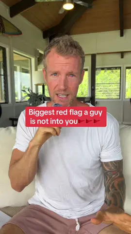 Biggest red flag a guy is not into you😳😳