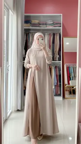 🌟 Ara Dress Bahan Knit by Lanre 🌟 Gamis busui friendly dengan bahan knit premium yang lembut dan jatuh, nyaman dipakai seharian. 🌸 Desain simple tapi elegan, cocok untuk sehari-hari maupun acara spesial. 💡 Tersedia beberapa pilihan warna cantik #dress #dresscantik #dresswanita #fypシ #fyp 