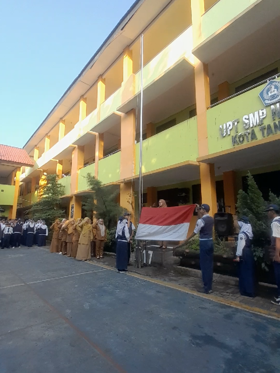UPACARA PENGIBARAN BENDERA MERAH PUTIH  Senin 22 September 2025 Petugas kelas IX.8 #upacara #senin #smp 