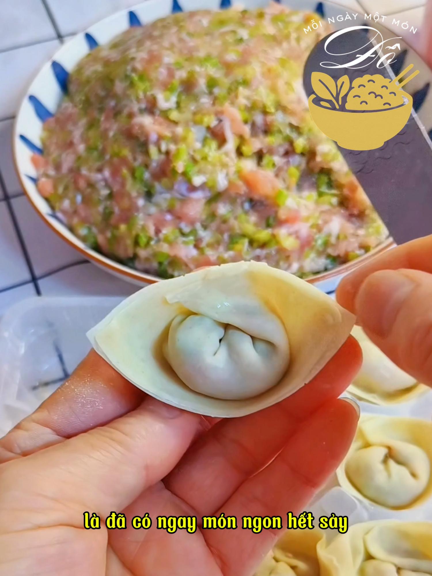 Chia sẻ cách gói hoành thánh hình thỏi vàng 🥟✨ Vỏ mỏng – nhân đầy, hoành thánh vừa đẹp mắt vừa ngon miệng. Bữa sáng chỉ cần luộc vài cái, chấm với nước sốt đặc biệt là đã có ngay món ngon hết sảy 😋 #ĐỗMỗiNgàyMộtMón #HoànhThánh #VỏHoànhThánh #ẨmThựcGiaĐình #BữaSángNgon