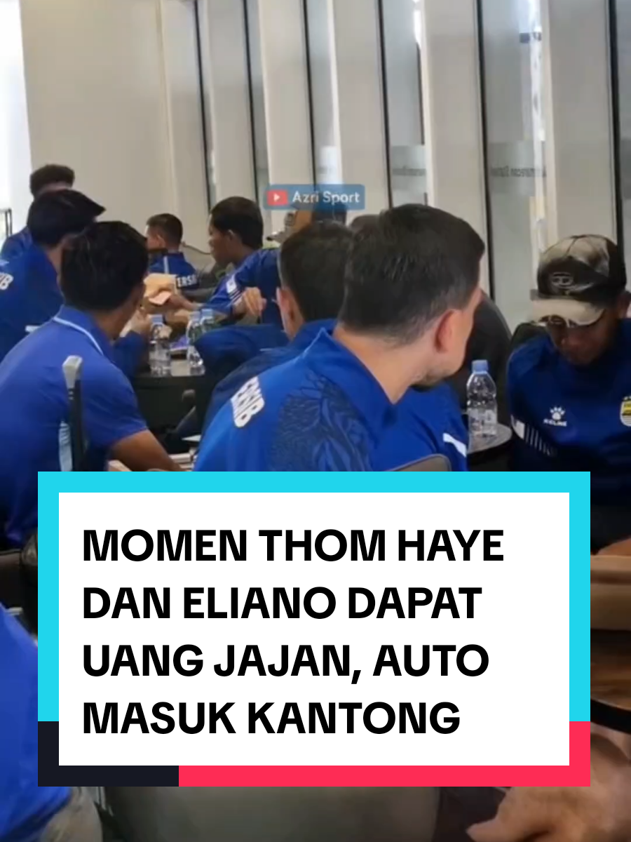 Sebuah momen lucu terjadi di skuad Persib Bandung, ketika pemain anyar Thom Haye dan Eliano Reijnders kedapatan mendapat “uang jajan” saat tengah asyik menikmati camilan. Wow, buat beli cilok ya mang?😁 #bolaskorcom #thomhaye #elianoreijnders #persib 