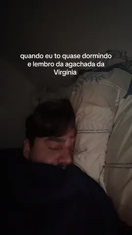 aquela agachada na escola de samba me quebra demais 