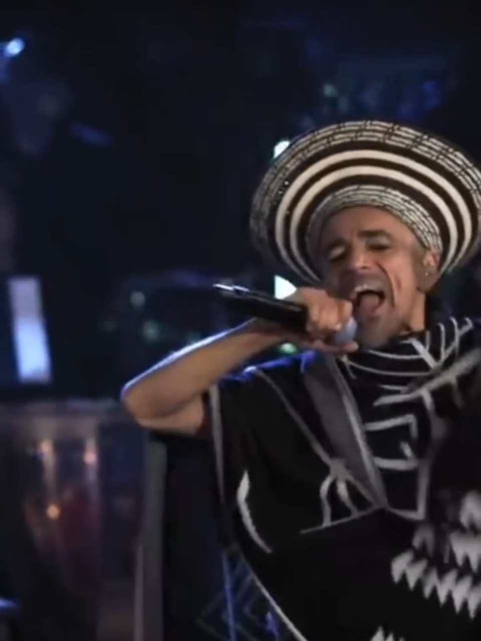 La historia del rock mexicano: rebeldía, barrio y memoria. De Avándaro a la Avanzada Regia, de Caifanes a Molotov, de El Tri a Zoé. Un legado que no se calla jamás. Y los que faltaron…  #RockMexicano #HistoriaDelRock #Caifanes #ElTri #Molotov #MalditaVecindad #CaféTacvba #SantaSabina #AvanzadaRegia #Zoé #Porter #Enjambre #Siddhartha #TikTokRock #RockEnEspañol #MusicaMexicana