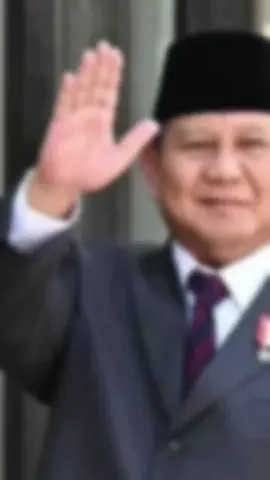 Presiden Prabowo resmi meneken Perpres 79/2025 tentang kenaikan gaji ASN. Namun, ternyata kabar ini belum berlaku untuk para pensiunan PNS. Sampai saat ini, gaji pensiunan masih mengacu pada aturan lama dengan kenaikan 12% di tahun 2024. Menurut kalian, apakah pensiunan seharusnya juga ikut merasakan kenaikan kali ini? 🤔 💬 Drop pendapatmu di kolom komentar! #KenaikanGajiASN #PensiunanPNS #Perpres2025 #PrabowoSubianto