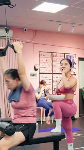 Tiền nào của nấy là có thật nha chị em 🤣 #ptkhongphanxet #gymforwomen #phongtapchonu #onlinecoaching #Fitness 