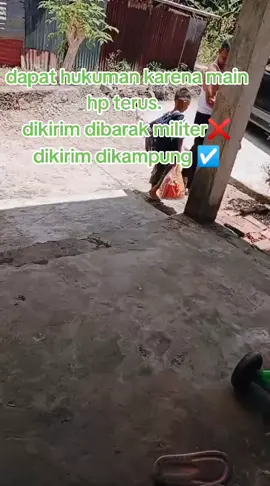 dua kakak beradik dapat hukuman dari orang tua nya karena main HP tak kenal waktu, ayah nya berinisiatif mengirim mereka di kampung paman nya, disana tidak ada signal, disana mereka di ajak berladang, jaga monyet di kebun pisang, dan masih banyak lagi. bagi kalian cara ini tepat tidak? #petaniindonesia🇮🇩🇮🇩🇮🇩🌿🌿 