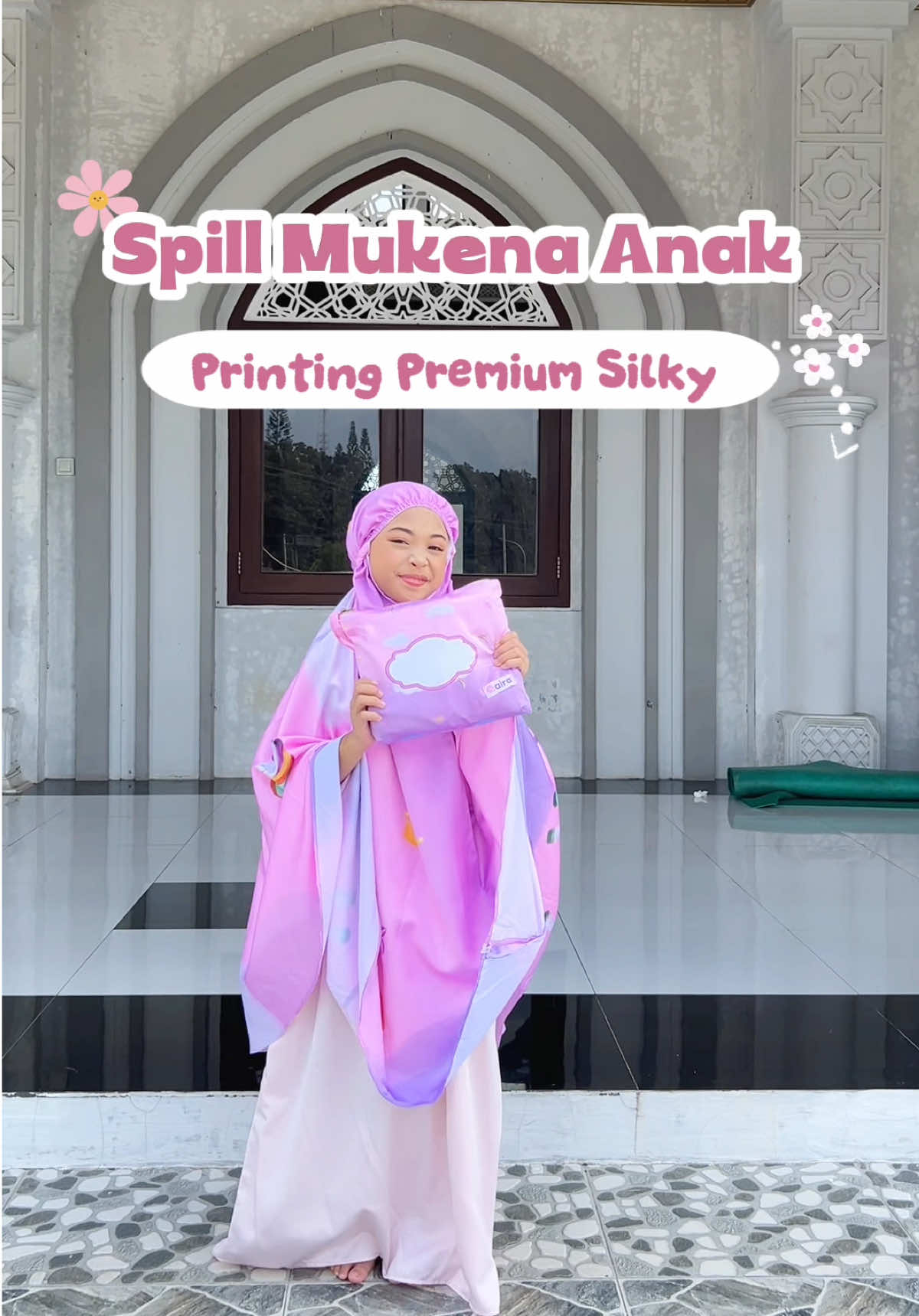 Mukena anak dengan motif cantik dan bahan silky yang lembut ✨ Ringan dipakai, adem, dan bikin si kecil makin semangat ibadah 💗 Pilihan motifnya gemesin banget #MukenaAnak #MukenaSilkyPrinting #QairaMukena #MukenaLucu #IbadahNyaman