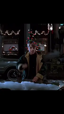 HomeAlone Kevin McCallister MerryChristmas 🎄❄️  #homealone #mccallister #christmas #fyp #winter 